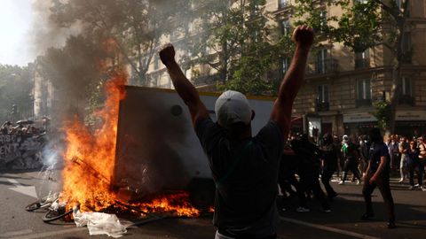 Riots caused by radical groups at the end of protests against pension reform in the center of Paris.