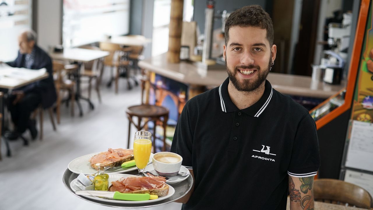 Una cafetería de barrio y buena comida en la zona de la Residencia en  Ourense