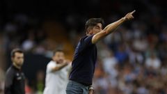 Paunovic, durante el Valencia-Real Oviedo