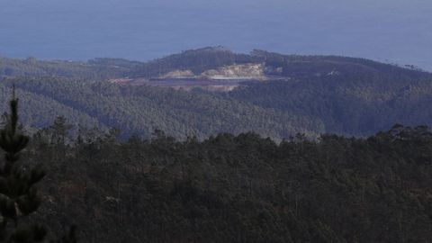 Vista de la balsa de lodos desde los montes de San Roque