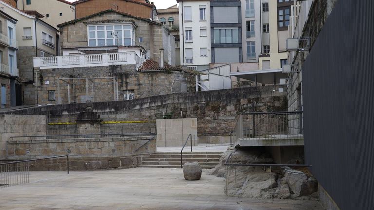 La oposición ourensana bloquea de nuevo el «tarifazo» de Jácome en la piscina de As Burgas