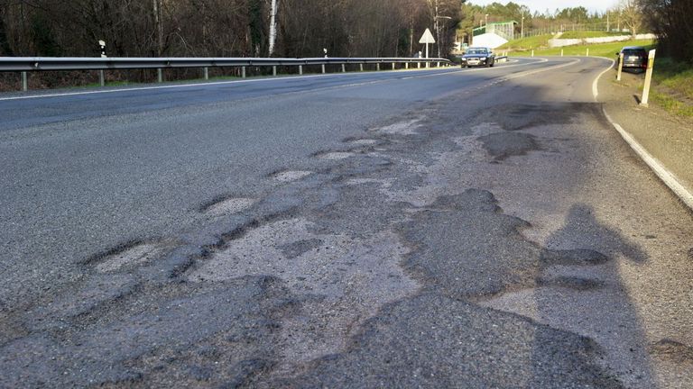 Uno de los kilómetros que peor firme tiene la N-540, en Guntín