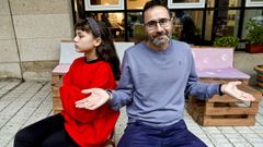 Eva Fernández y Carlos Casanova, hija y padre, debaten estos días sobre cómo será el futuro uso del «smartphone» de ella.