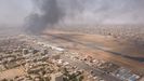 La humareda causada por las explosiones cubre, este domingo, la ciudad de Jartum