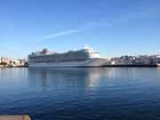 El �Azura�, atracado en A Coru�a