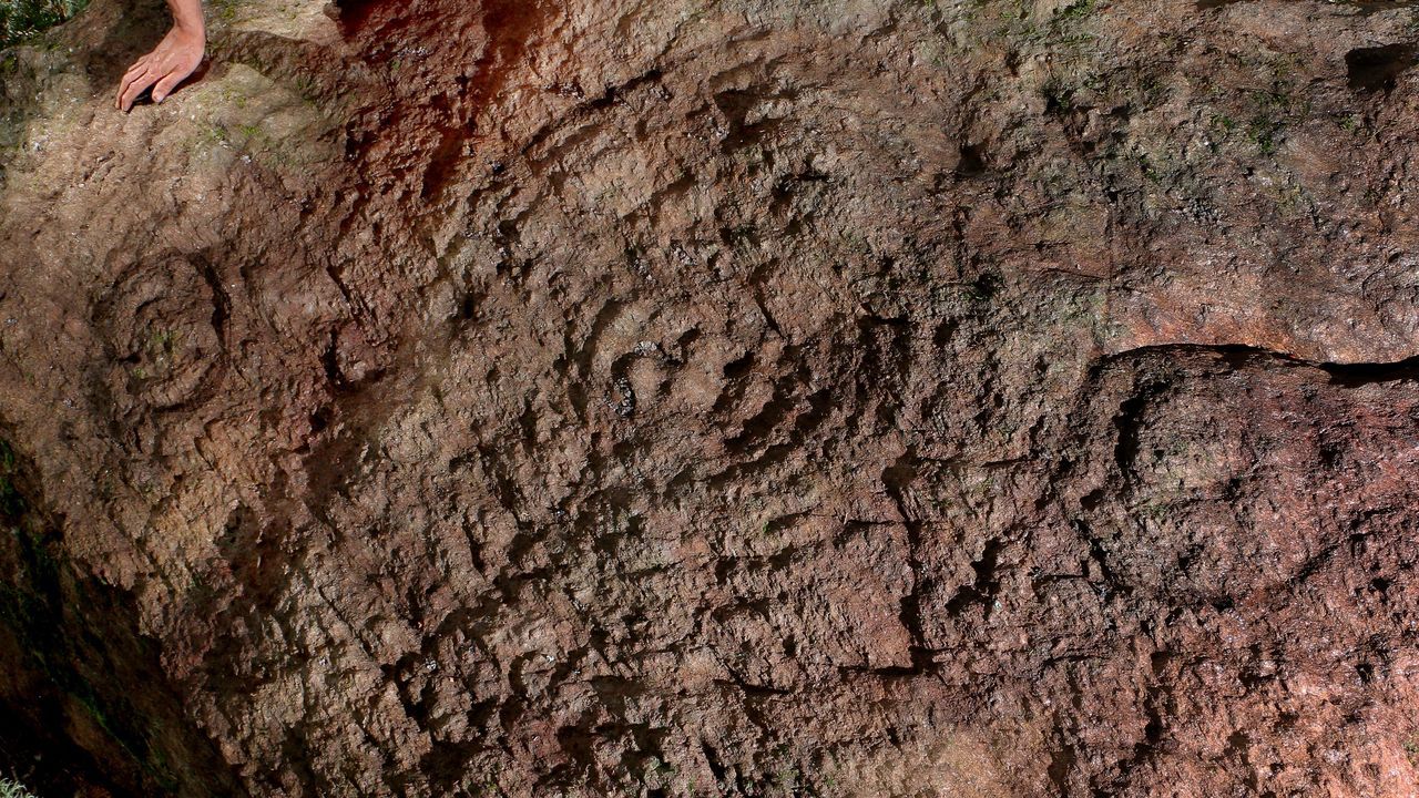 Secretos en piedra de la comarca de Pontevedra.Los vecinos de Os Peares montan este beln desde hace cuarenta aos