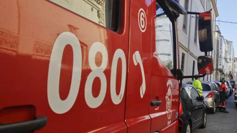 Efectivos del parque de Bomberos de Ferrol, en imagen de archivo, se desplazaron hasta Meirás para colaborar en las labores de apagado.