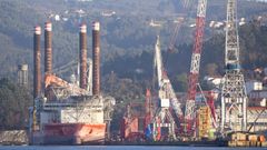 Un buque instalador de parques eólicos marinos repara en Navantia Fene
