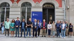 Miembros de la corporacin del Concello de Pontevedra, en el minuto de silencio de esta maana en solidaridad con las vctimas en la tragedia de Murcia