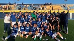 El juvenil A del Real Oviedo celebra el triunfo ante el Cádiz y se lo dedica a Silva, histórico trabajador de la entidad recientemente fallecido