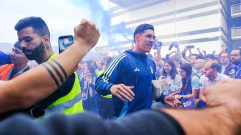 Recibimiento al Real Oviedo en la previa del partido contra el Villarreal