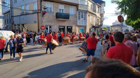 Desfile del entroido de verano en Trives.