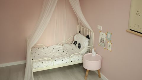 Imagen de archivo de una cama infantil