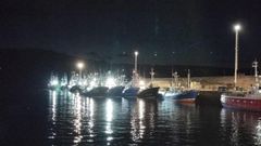 Una veintena de boniteros vascos se guarecieron del mal tiempo en el puerto de Celeiro durante la noche del miércoles al jueves