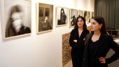 A fotgrafa Alba Daz e a modelo Mara Cendn, na galera Vieiros