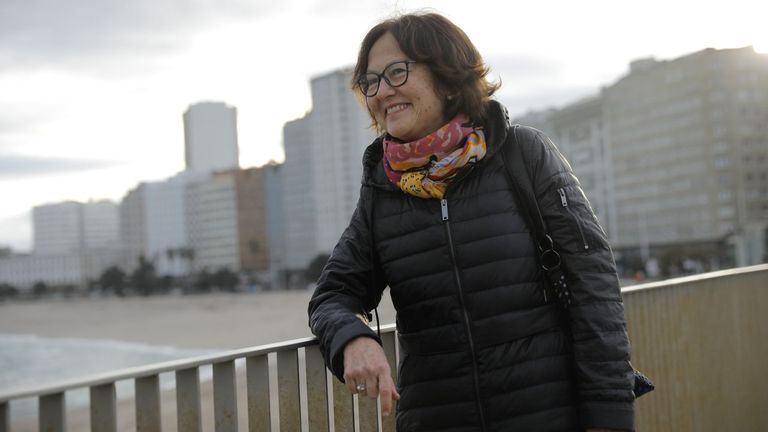 Beatriz Aguado, médica jubilada tras cuarenta años de profesión, coopera en Senegal, hace cine y adora viajar con sus nietos.