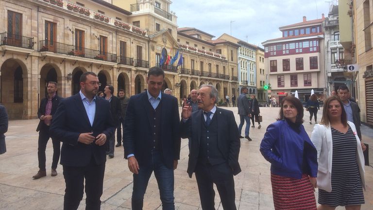 Pedro Sánchez durante su visita a Oviedo