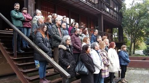 El Edificio de Ferro del Campus alberga una exposición de Amnistía Internacional y acogió un minuto de silencio por la erradicación de la violencia machista.