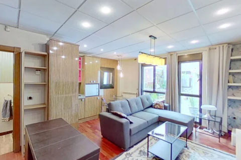 Vista del interior del minipiso que se oferta en la calle de los Moros, en Gij�n