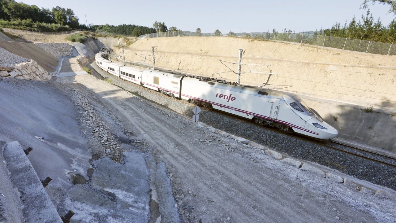 Obras de desmonte realizadas en la línea entre Monforte y Lugo
