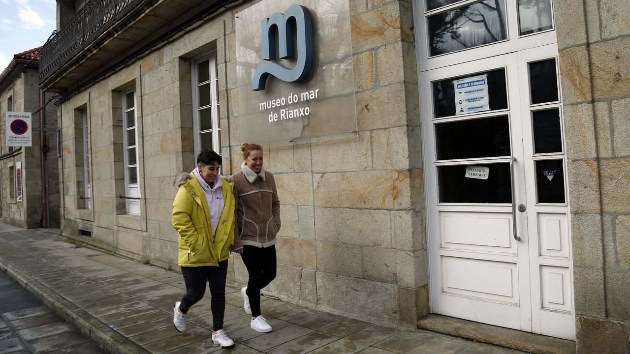 Desfiles en Arousa para despedir o entroido.Museo do Mar de Rianxo
