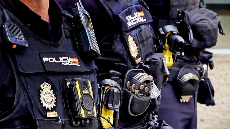 Un policía nacional de Vigo logra que se juzgue por intento de homicidio a un maltratador que le acuchilló