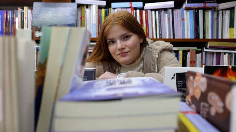 Uxía Pais Iglesias, escritora de 13 años: «Sufrí mucho de niña, tanto por bullying como por amistades, y lo plasmé todo en el libro»