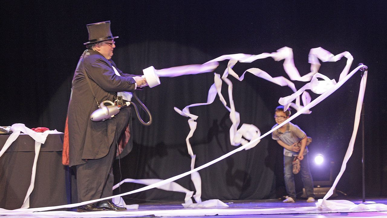 El mago Kayto ser uno de los encargados de hacer rer a los ms pequeos