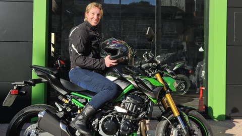 Lisa Steingold sobre su Kawasaki Z900
