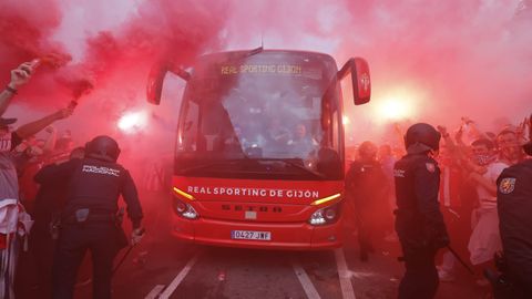 Recibimiento al Real Sporting en la previa del partido de playoff contra el Espanyol