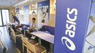 La marca deportiva Asics alquiló una cafetería como base de operaciones