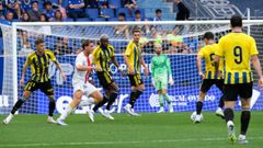Sibo, Reina e Ilic, durante el Real Oviedo-Genoa