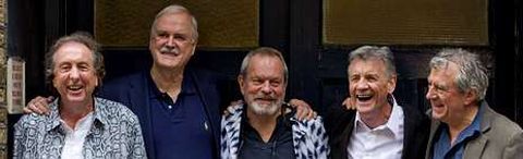 Los cmicos Eric Idle, John Cleese, Terry Gilliam, Michael Palin y Terry Jones, posando ayer en Londres. 