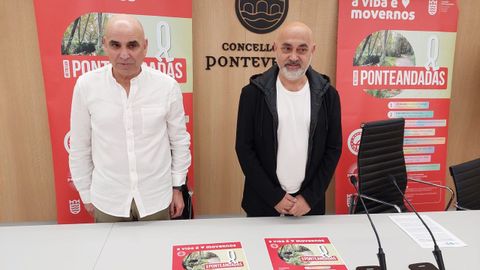 Juan Romero y Tino Fernández, este lunes, en el Concello de Pontevedra en la presentación de Ponteandadas