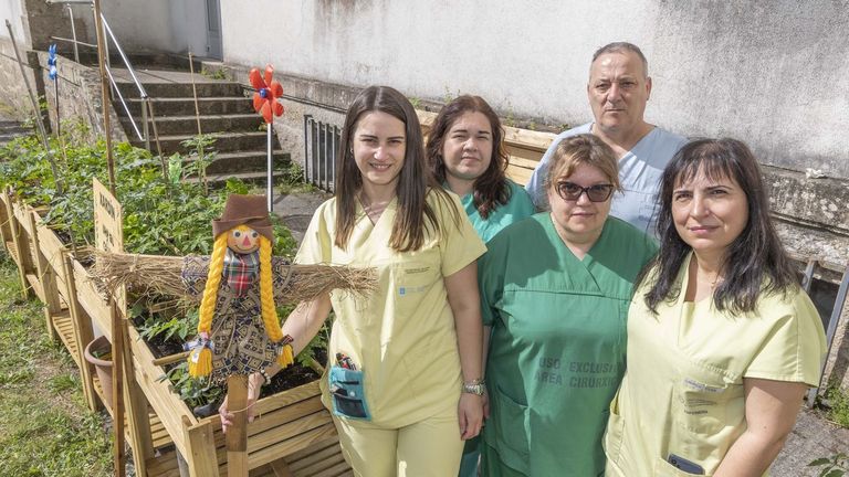 El huerto del Hospital Gil Casares que ayuda a sanar las heridas de la mente