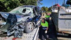 Tres heridos al estrellarse un monovolumen robado contra un camión en Vigo