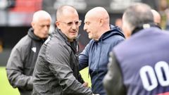 Calero y Jos� Juan Romero se saludan