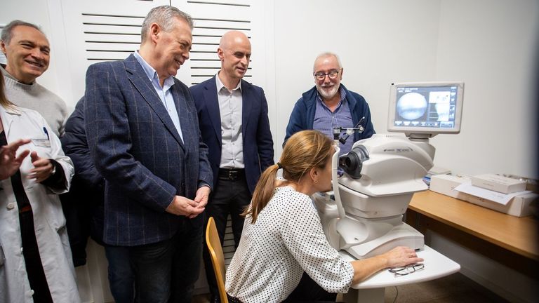 El centro de salud Virxe Peregrina usa la inteligencia artificial para ver si hay sospecha de retinopatía diabética
