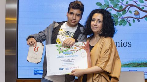 Ivn Lago Vigo, stimo premio, coa alcaldesa de Cee, Margarita Lamela