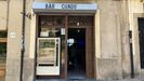 Aspecto de la entrada de Bar Cundo, en Oviedo. Apenas ha cambiado nada desde que abri sus puertas en 1970