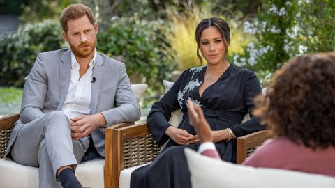 Los duques de Sussex, Harry y Meghan, durante su entrevista con Oprah Winfrey