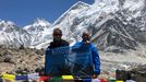 Matti Hemmi y Carlos Caraglia (a la derecha), en el campo base del Everest en el 2019