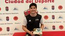 Rodrigo Sanjurjo posa con el premio obtenido este fin de semana.