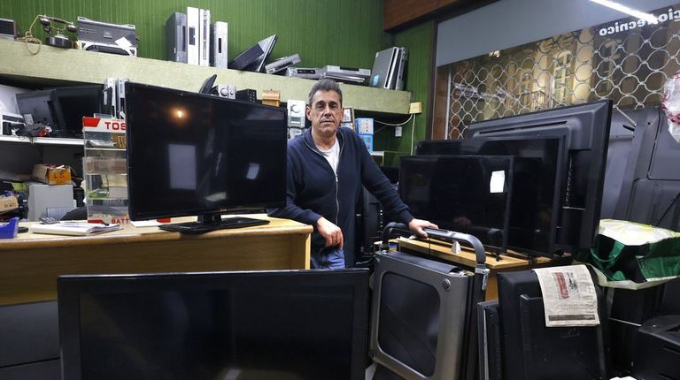 El Black Friday acelera la cultura del usar y tirar y arrincona a los talleres de reparación