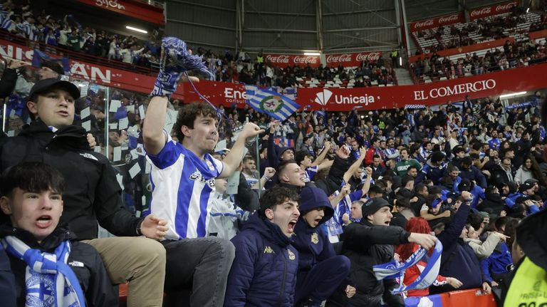 El pequeño Abanca Riazor en Gijón
