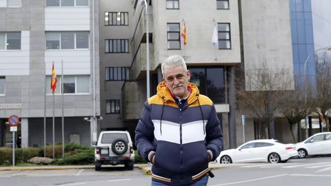 �� unha impotencia cruzarse pola r�a cos que vi�an con el no barco�. Santiago Dios, con los juzgados de Vilagarc�a a su espalda, dice que �l �e toda a xente na Illa sabe os nomes dos que acompa�aban a meu fillo no veleiro, e velos libres resulta moi doloroso. Vailles sa�r gratis o sucedido�.