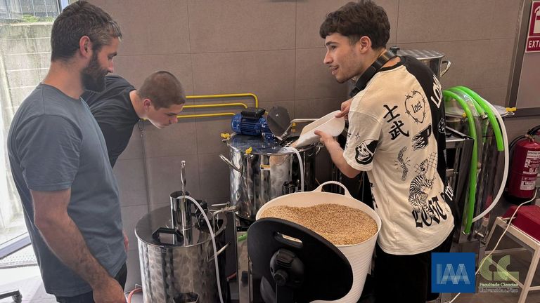 El campus de Ourense crea un grupo científico de elaboración