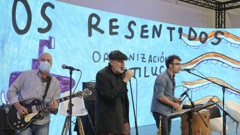 Os Resentidos presentando os temas de «Organización nautilus» o ano pasado en Santiago