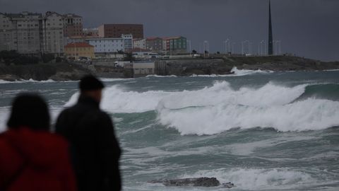 Fuerte oleaje en el Paseo Marítimo de A Coruña
