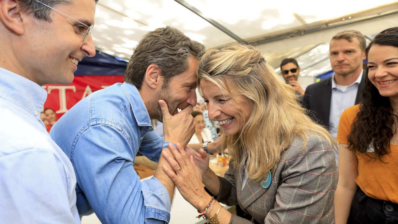 Polticos sonrientes, pulpo y tazas de vino en las fiestas de la Ascensin de Santiago.La presidenta madrilea, Isabel Daz Ayuso, este jueves en un desayuno informativo organizado por Europa Press.